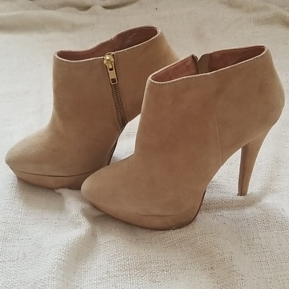 Aldo Women Suede Ankle Heeled Bootie (NEW)
